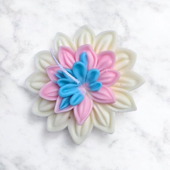 NEW | Handpoured Soy Wax Lotus Flower Candle "Good Fortune" Scent Cotton Wick - Picture 4 of 5